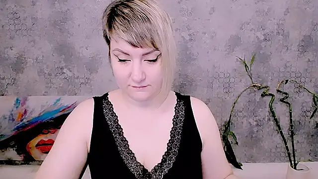 Snapshot of Djullia chatting on 05-30-26, 05:04 Djullia online show from 05-30-26, 05:04