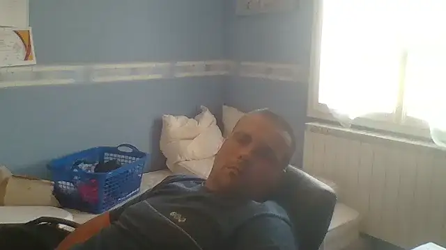 manubm03 online show from 09-12-25, 10:04