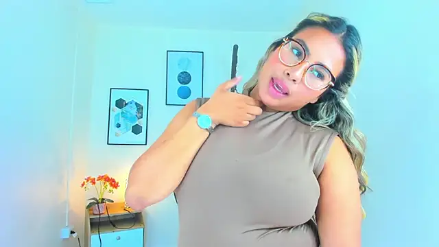 Snapshot of Carlota_peach chatting on 03-01-25, 03:10 Carlota peach online show from 03-01-25, 03:10