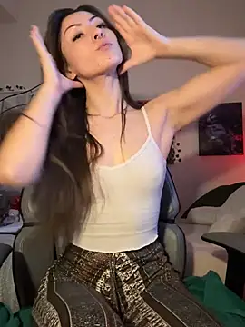 Snapshot of jade_369 chatting on 02-01-25, 01:02 jade 369 online show from 02-01-25, 01:02