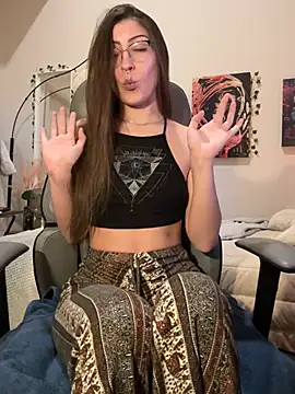 Snapshot of jade_369 chatting on 03-06-25, 04:52 jade 369 online show from 03-06-25, 04:52