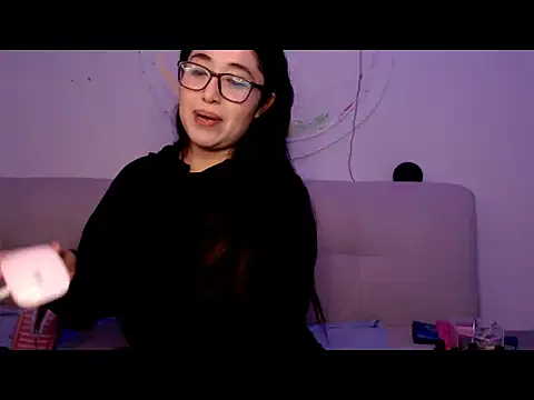 Snapshot of YummymeowW chatting on 01-13-26, 04:01 YummymeowW online show from 01-13-26, 04:01