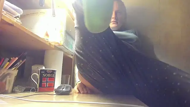 Snapshot of FrumCake chatting on 12-16-24, 01:31 FrumCake online show from 12-16-24, 01:31