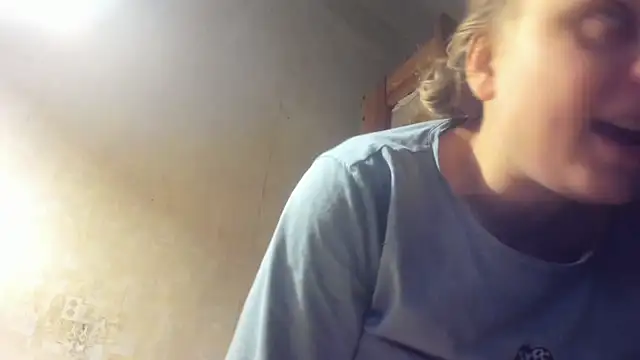 Snapshot of FrumCake chatting on 12-21-24, 12:42 FrumCake online show from 12-21-24, 12:42