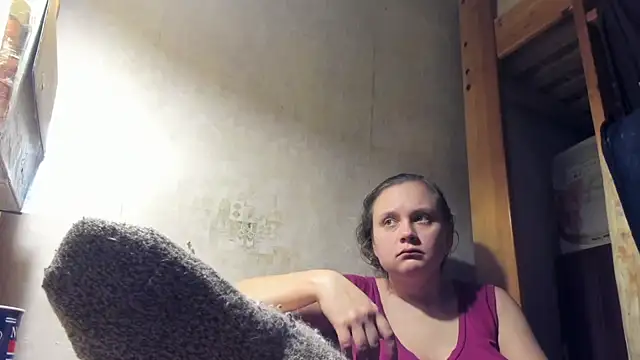 Snapshot of FrumCake chatting on 03-04-25, 11:00 FrumCake online show from 03-04-25, 11:00