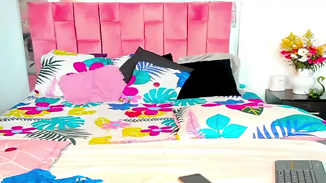 the queen aleja online show from 10-31-25, 12:28