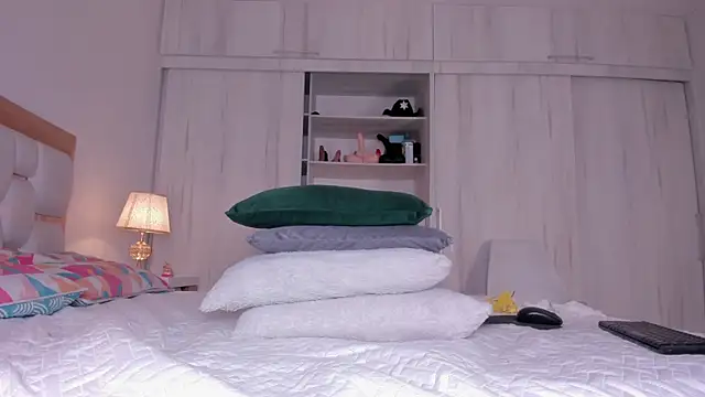 mia hank online show from 01-24-25, 05:42