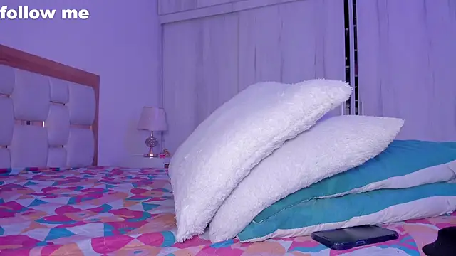 mia hank online show from 02-25-25, 02:44