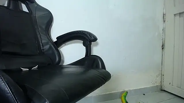 Snapshot of hersheybanks23 chatting on 11-20-25, 11:10 hersheybanks23 online show from 11-20-25, 11:10