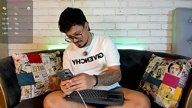 Snapshot of DaviidEvans_ chatting on 11-28-25, 02:31 DaviidEvans online show from 11-28-25, 02:31