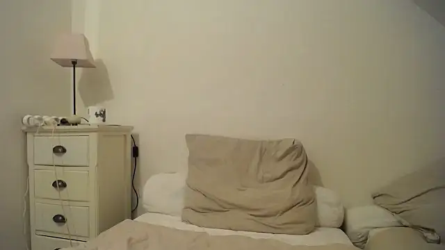 Snapshot of desirmiss1 chatting on 02-12-25, 04:22 desirmiss1 online show from 02-12-25, 04:22