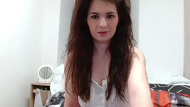 Snapshot of desirmiss1 chatting on 11-12-25, 08:04 desirmiss1 online show from 11-12-25, 08:04