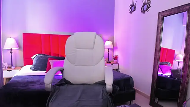 Snapshot of _Nicoletteshea_ chatting on 10-24-25, 08:27 Nicoletteshea online show from 10-24-25, 08:27