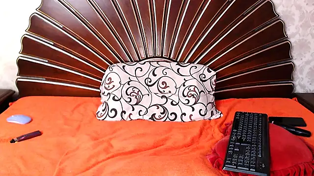 PrettyHairyBlonde online show from 12-23-24, 07:49