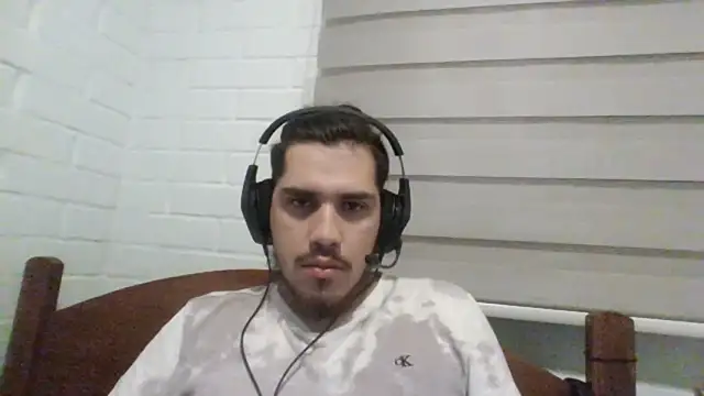 Snapshot of hung_weeb chatting on 12-04-24, 01:14 hung weeb online show from 12-04-24, 01:14