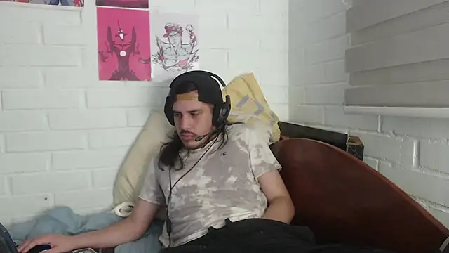 Snapshot of hung_weeb chatting on 02-12-25, 03:18 hung weeb online show from 02-12-25, 03:18