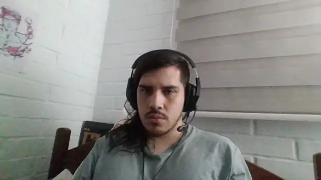 Snapshot of hung_weeb chatting on 02-14-25, 01:02 hung weeb online show from 02-14-25, 01:02