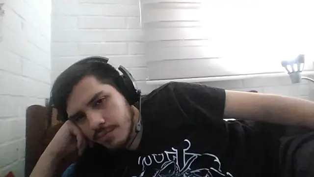 Snapshot of hung_weeb chatting on 03-05-25, 03:40 hung weeb online show from 03-05-25, 03:40