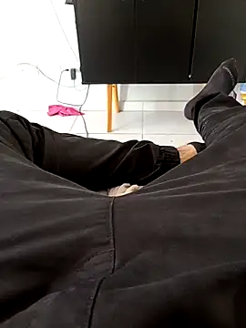 Snapshot of Santosgui14 chatting on 11-19-25, 06:19 Santosgui14 online show from 11-19-25, 06:19