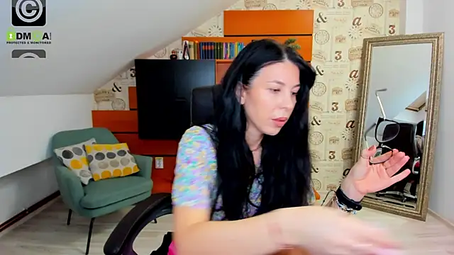 Snapshot of EmillyTaylor chatting on 01-21-25, 04:21 EmillyTaylor online show from 01-21-25, 04:21