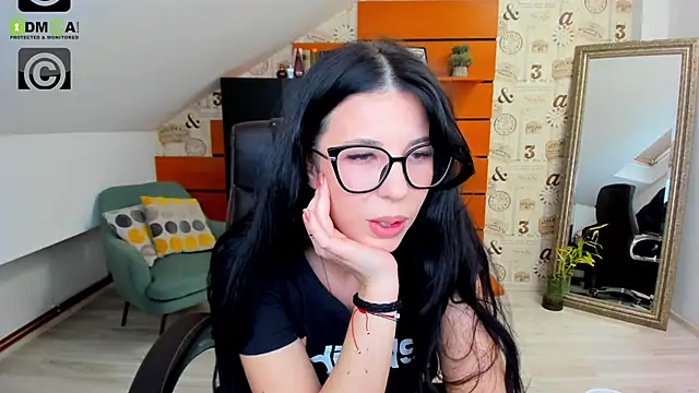 Snapshot of EmillyTaylor chatting on 02-10-25, 07:47 EmillyTaylor online show from 02-10-25, 07:47