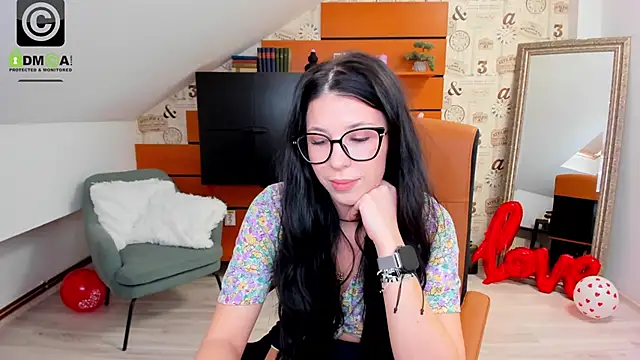 Snapshot of EmillyTaylor chatting on 02-25-25, 10:47 EmillyTaylor online show from 02-25-25, 10:47