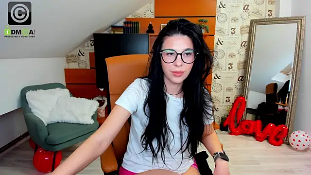 Snapshot of EmillyTaylor chatting on 02-27-25, 10:48 EmillyTaylor online show from 02-27-25, 10:48