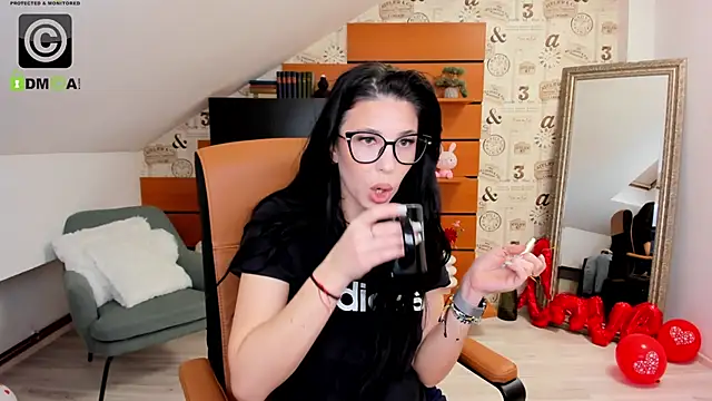 Snapshot of EmillyTaylor chatting on 03-13-25, 04:38 EmillyTaylor online show from 03-13-25, 04:38