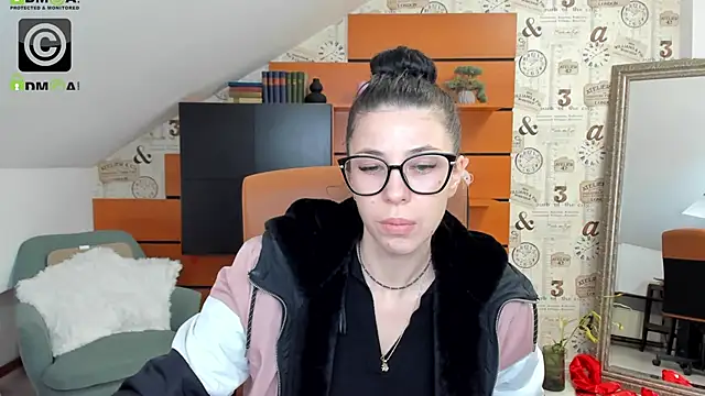 Snapshot of EmillyTaylor chatting on 03-22-25, 04:45 EmillyTaylor online show from 03-22-25, 04:45