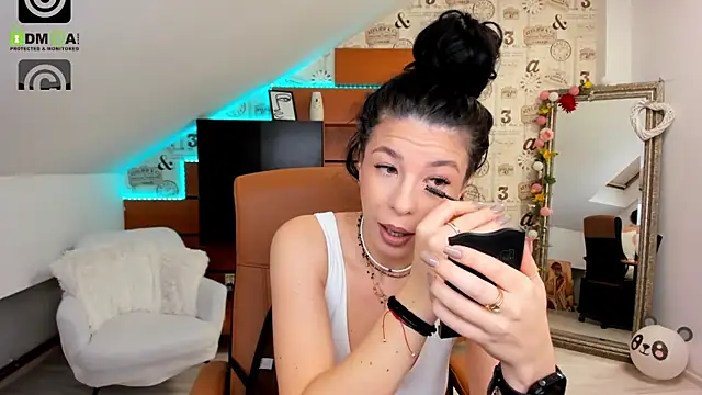 Snapshot of EmillyTaylor chatting on 10-23-25, 03:39 EmillyTaylor online show from 10-23-25, 03:39