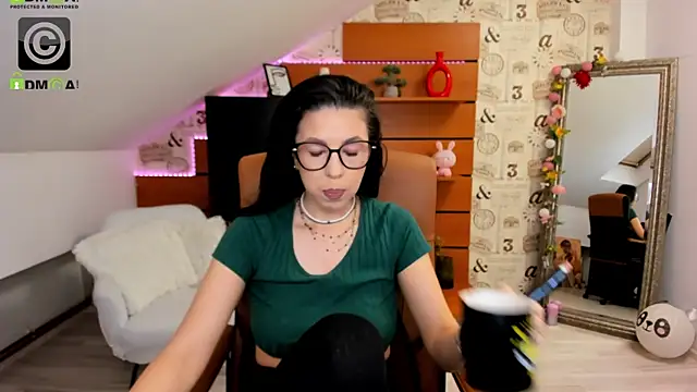 Snapshot of EmillyTaylor chatting on 11-06-25, 04:57 EmillyTaylor online show from 11-06-25, 04:57