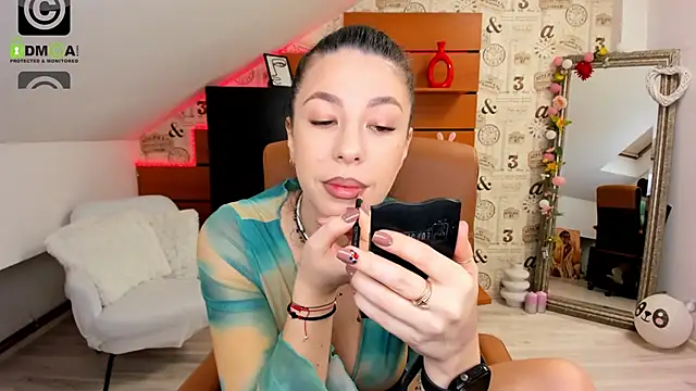 Snapshot of EmillyTaylor chatting on 11-10-25, 04:44 EmillyTaylor online show from 11-10-25, 04:44