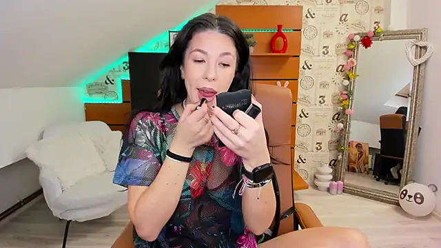 Snapshot of EmillyTaylor chatting on 12-05-25, 04:43 EmillyTaylor online show from 12-05-25, 04:43