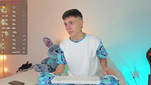 Snapshot of DustinLevine chatting on 01-16-25, 12:45 DustinLevine online show from 01-16-25, 12:45