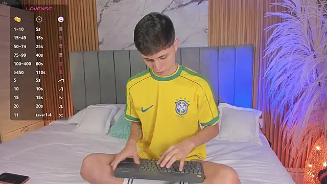 Snapshot of DustinLevine chatting on 02-16-26, 12:12 DustinLevine online show from 02-16-26, 12:12