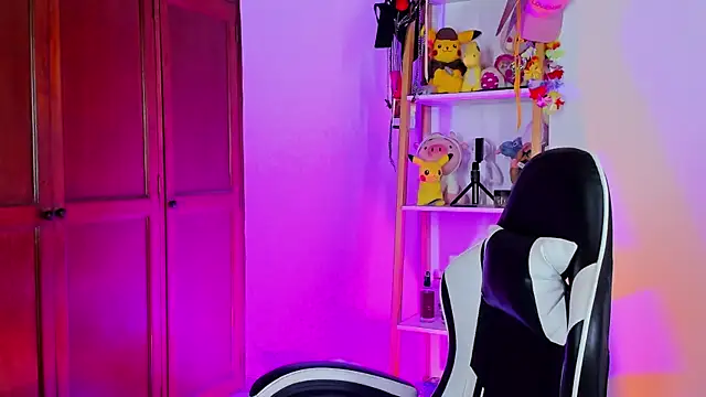 eymy-hadid online show from 11-25-25, 09:26