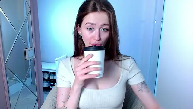 Snapshot of millllina chatting on 01-20-25, 02:03 millllina online show from 01-20-25, 02:03