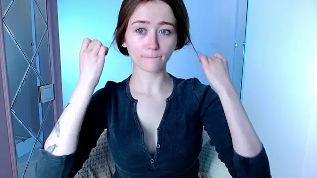 Snapshot of millllina chatting on 02-11-25, 02:46 millllina online show from 02-11-25, 02:46