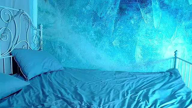 Snapshot of millllina chatting on 09-20-25, 02:18 millllina online show from 09-20-25, 02:18