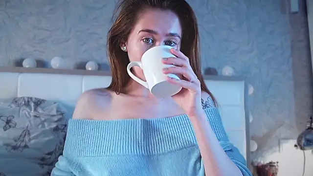 Snapshot of millllina chatting on 10-07-25, 12:13 millllina online show from 10-07-25, 12:13