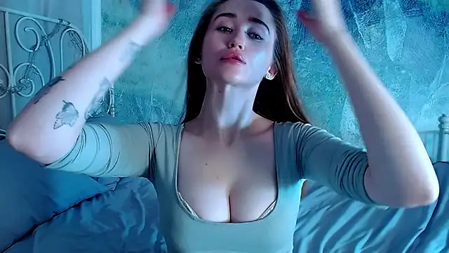 Snapshot of millllina chatting on 10-19-25, 12:44 millllina online show from 10-19-25, 12:44