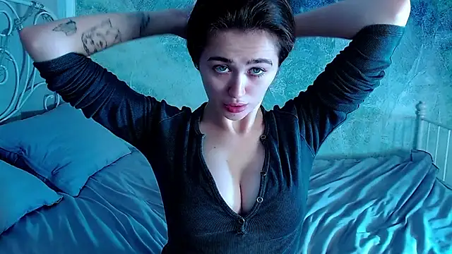 Snapshot of millllina chatting on 10-30-25, 12:56 millllina online show from 10-30-25, 12:56