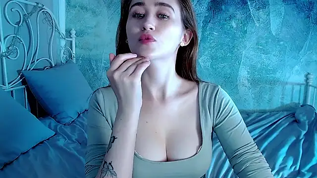 Snapshot of millllina chatting on 10-31-25, 01:17 millllina online show from 10-31-25, 01:17