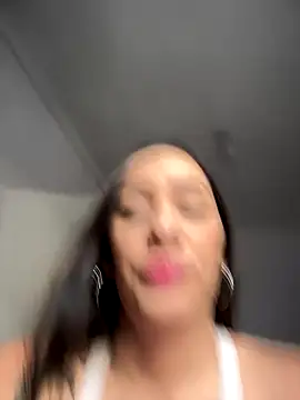 Snapshot of __IRIS__ chatting on 12-04-25, 04:05 IRIS online show from 12-04-25, 04:05