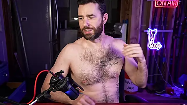 Snapshot of Fastflogger1 chatting on 12-13-24, 02:32 Fastflogger1 online show from 12-13-24, 02:32