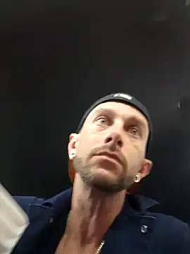 Snapshot of 22sexytwin chatting on 01-16-25, 04:17 22sexytwin online show from 01-16-25, 04:17