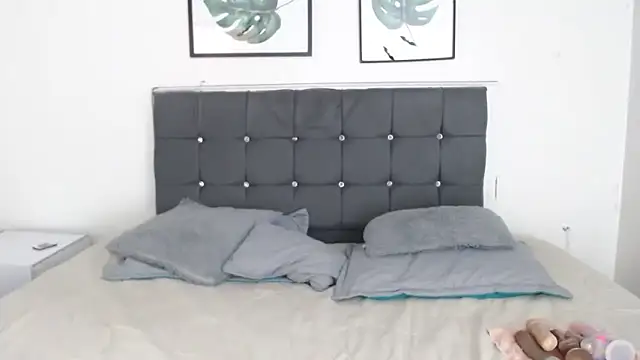 selena yourmilf online show from 12-18-25, 03:40