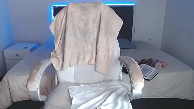 selena yourmilf online show from 01-13-26, 02:22