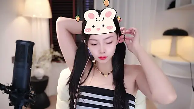 Ocean--Lili online show from 10-11-25, 02:15