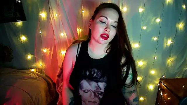 Snapshot of Victoria_Marks chatting on 03-21-25, 10:28 Victoria Marks online show from 03-21-25, 10:28